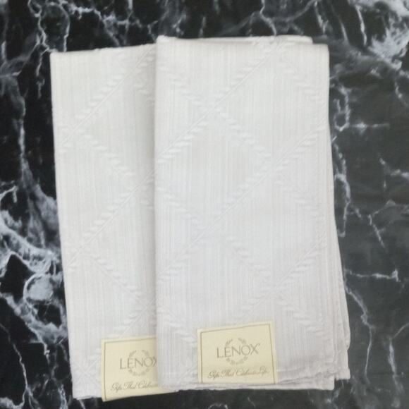 Lenox Laurel Leaf Dinner Napkins  Pair Silver Platinum Color 18"x 18" - Picture 10 of 14
